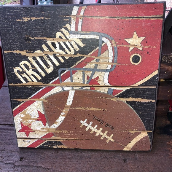 Wall decor with sports theme - Picture 2 of 5